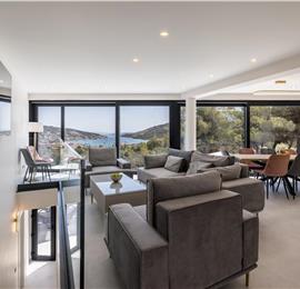 4 bedroom villa with heated pool and sea view in Vinišće, sleeps 8